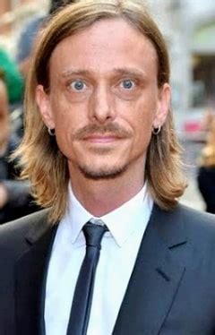 Mackenzie Crook: Bio, family, net worth